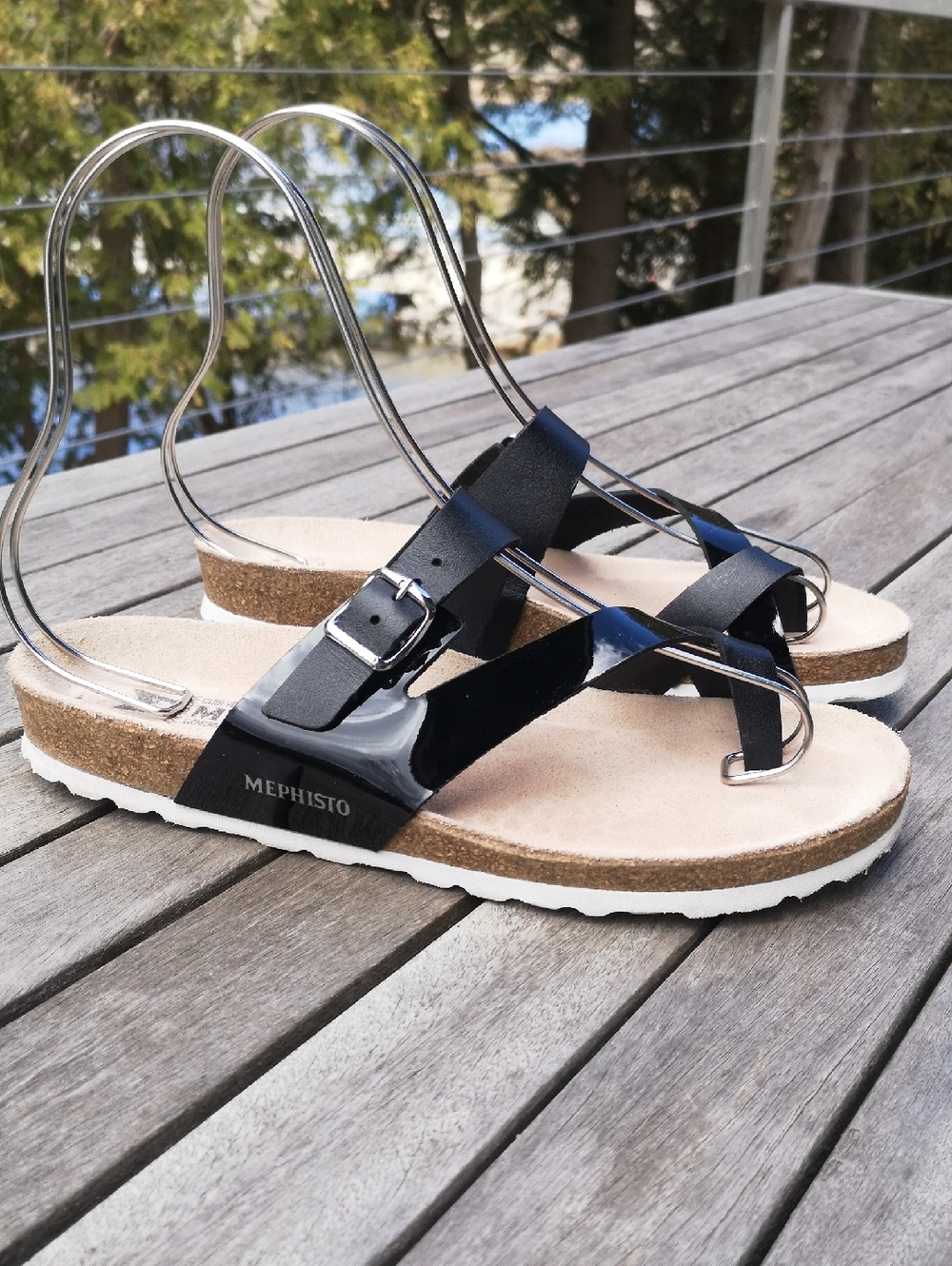 Mephisto black leather thong sandals